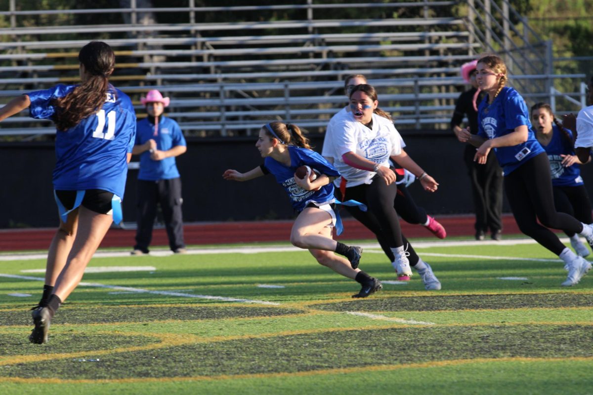 Juniors and Seniors Battle It Out In Powderpuff 24